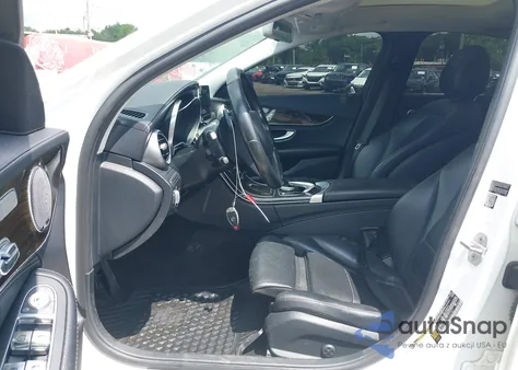 2015 Mercedes-Benz C 300 4Matic/Luxury 4Matic/Sport 4Matic z USA, uszkodzony, nr VIN 55SWF4KB1FU031801